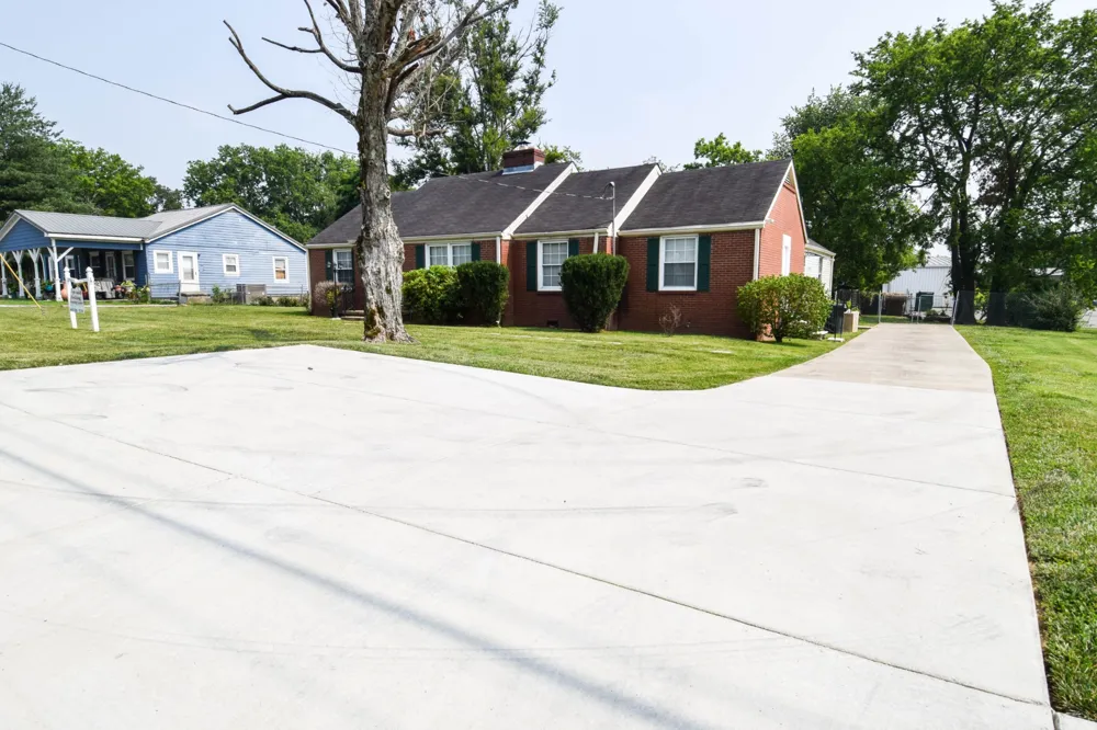 884 W Albert Gallatin Ave Gallatin, TN 37066