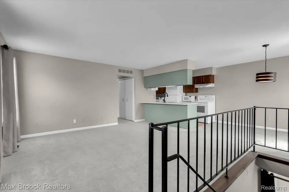 273 Inlet Court Walled Lake City, MI 48390