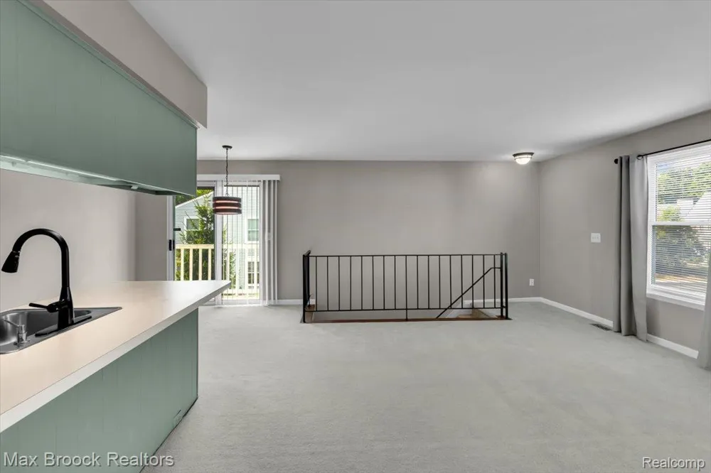 273 Inlet Court Walled Lake City, MI 48390