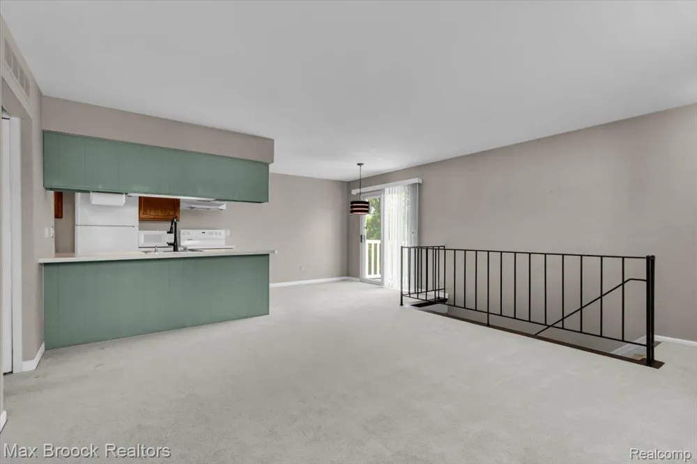 273 Inlet Court Walled Lake City, MI 48390
