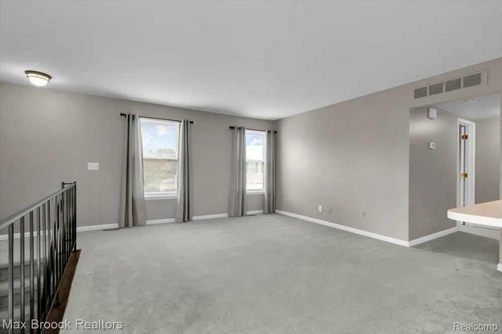 273 Inlet Court Walled Lake City, MI 48390