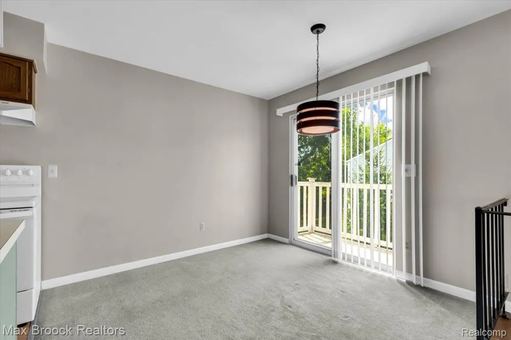 273 Inlet Court Walled Lake City, MI 48390