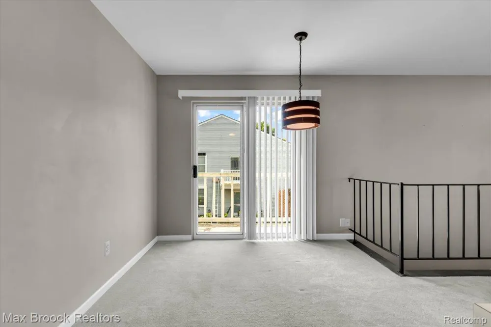 273 Inlet Court Walled Lake City, MI 48390