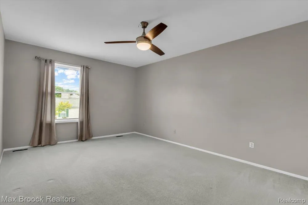 273 Inlet Court Walled Lake City, MI 48390