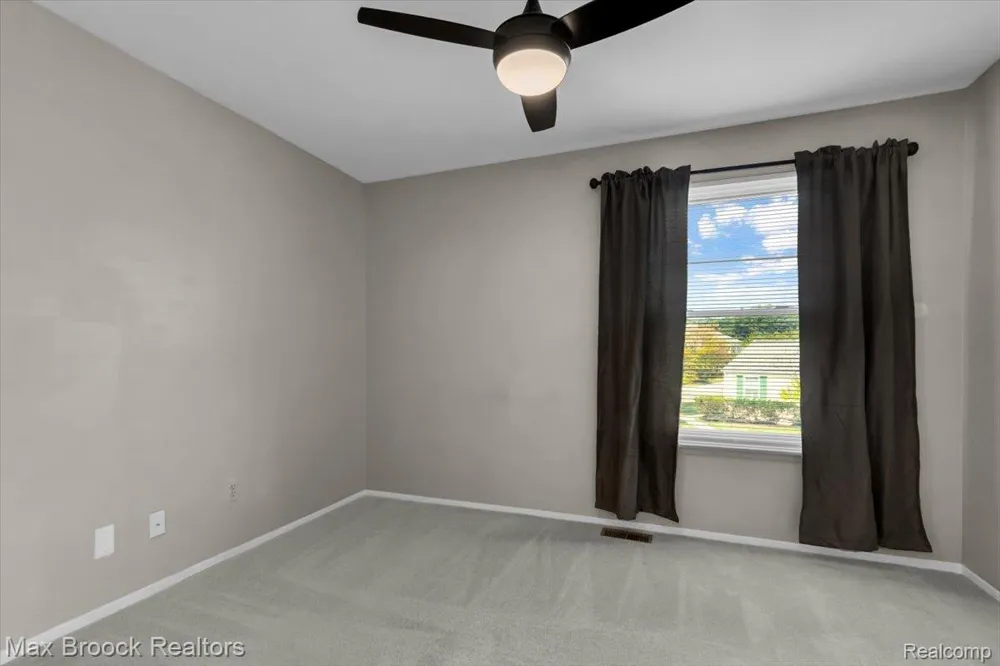273 Inlet Court Walled Lake City, MI 48390