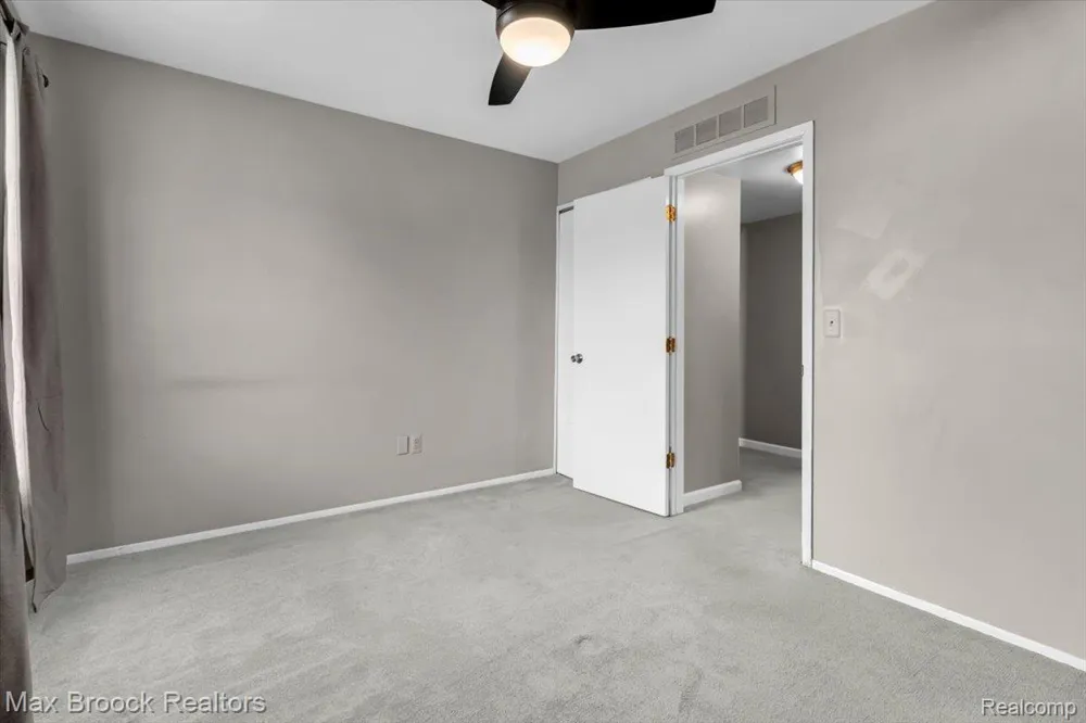 273 Inlet Court Walled Lake City, MI 48390