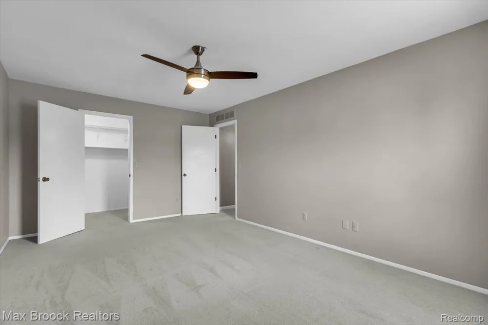 273 Inlet Court Walled Lake City, MI 48390