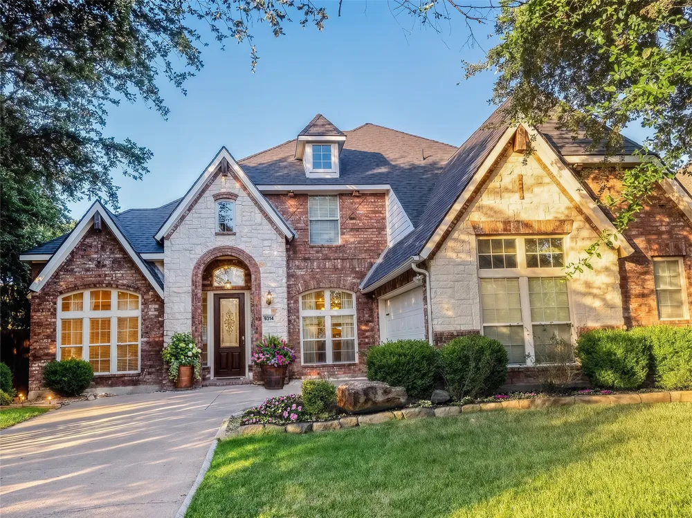 9314 Royal Burgess Drive Rowlett, TX 75089