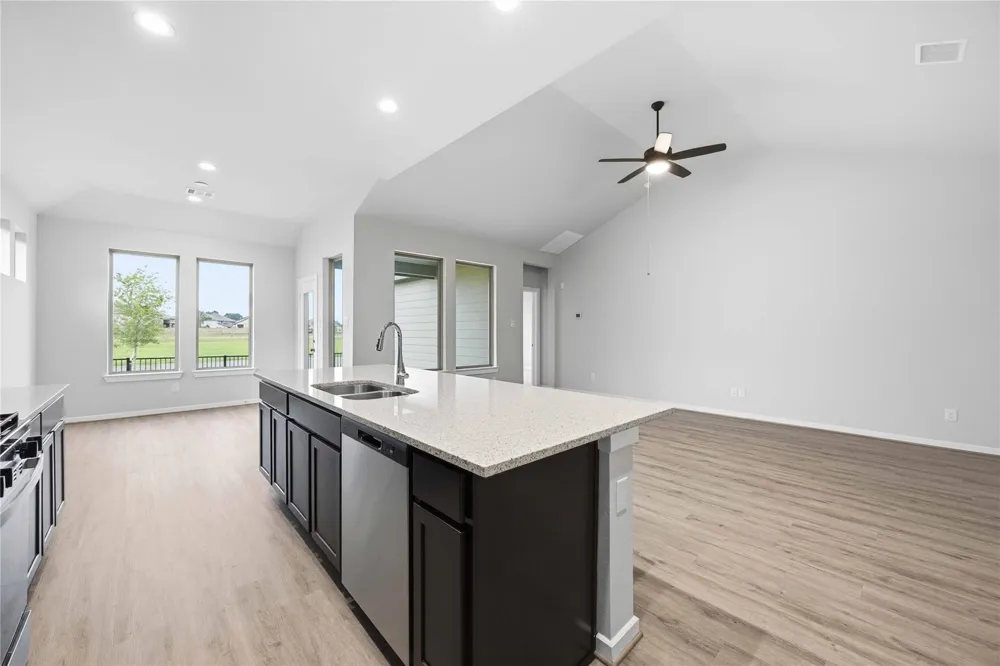 2512 Seneca Lake La Marque, TX 77568