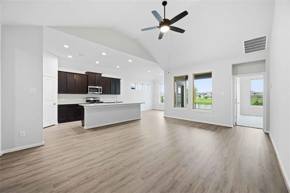 2512 Seneca Lake La Marque, TX 77568