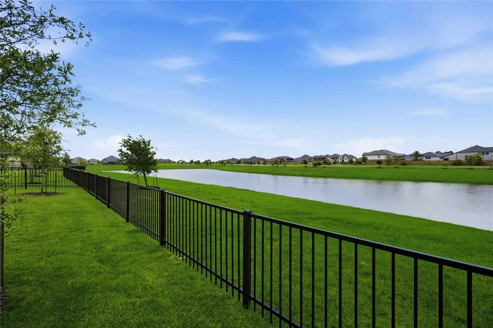2512 Seneca Lake La Marque, TX 77568
