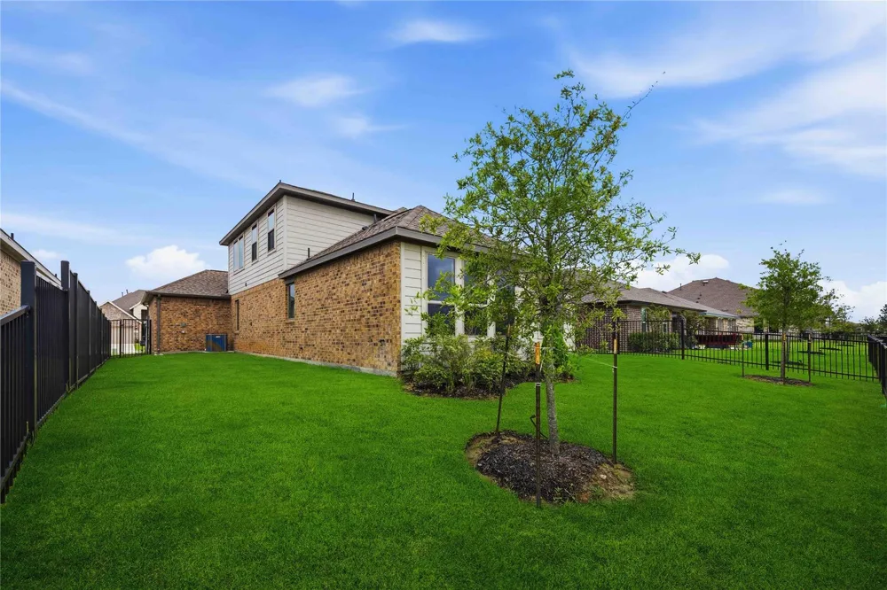 2512 Seneca Lake La Marque, TX 77568
