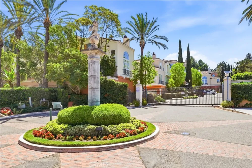 1080 South Rossano Way Anaheim, CA 92808