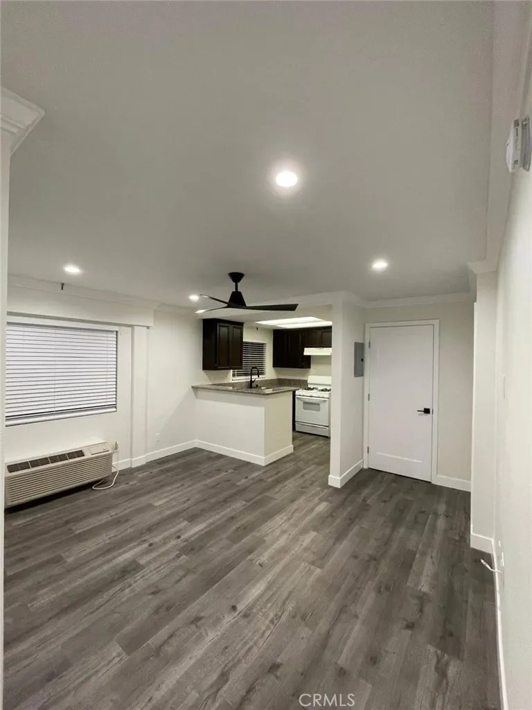 5743 Klump Los Angeles, CA 91601