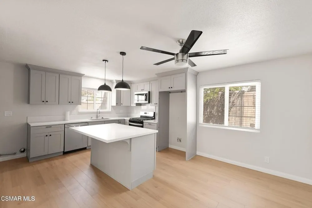 1053 Ayhens Street Simi Valley, CA 93065