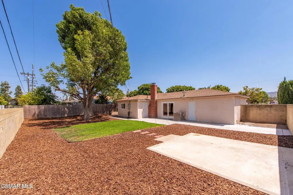 1053 Ayhens Street Simi Valley, CA 93065