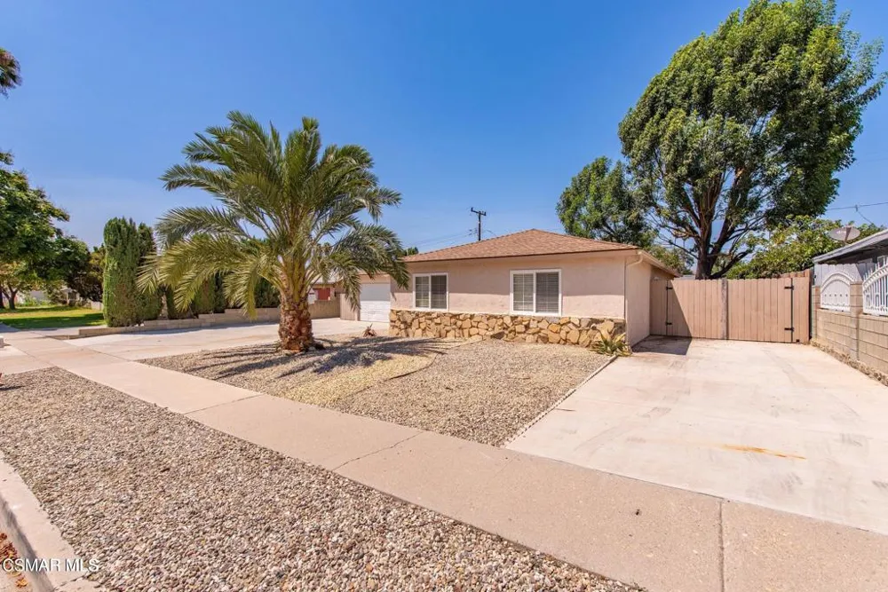 1053 Ayhens Street Simi Valley, CA 93065
