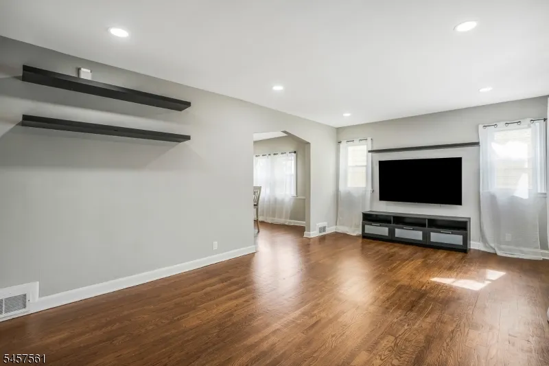 16 Pleasant Ave Belleville, NJ 07109