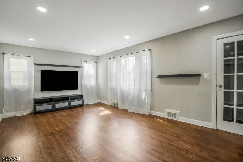 16 Pleasant Ave Belleville, NJ 07109