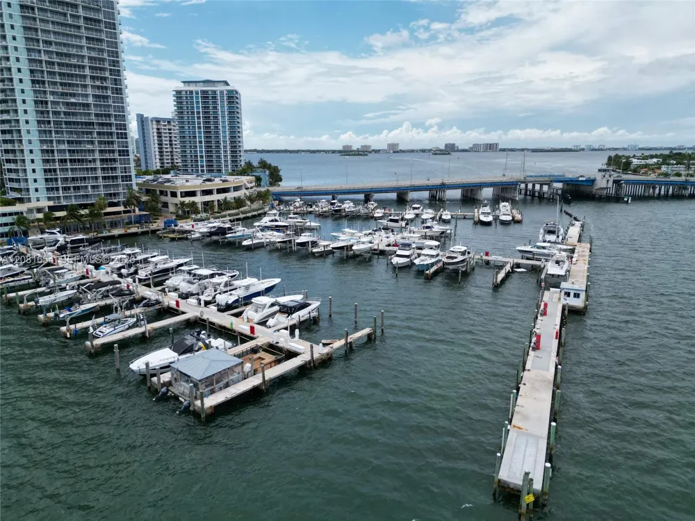 7601 E Treasure Dr North Bay Village, FL 33141