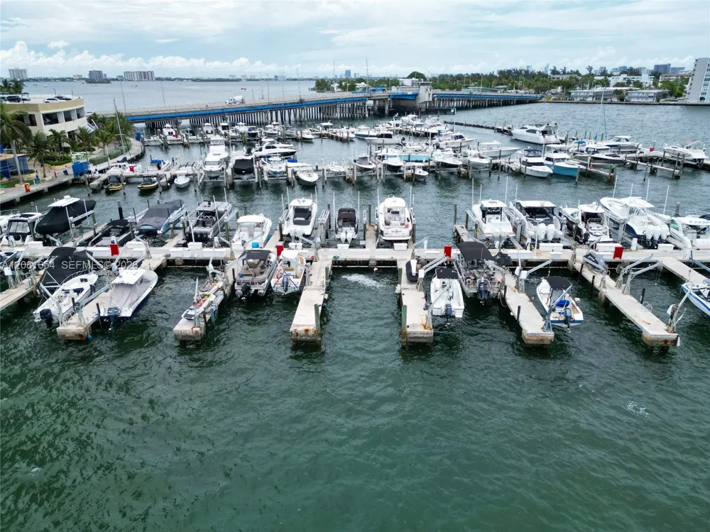 7601 E Treasure Dr North Bay Village, FL 33141