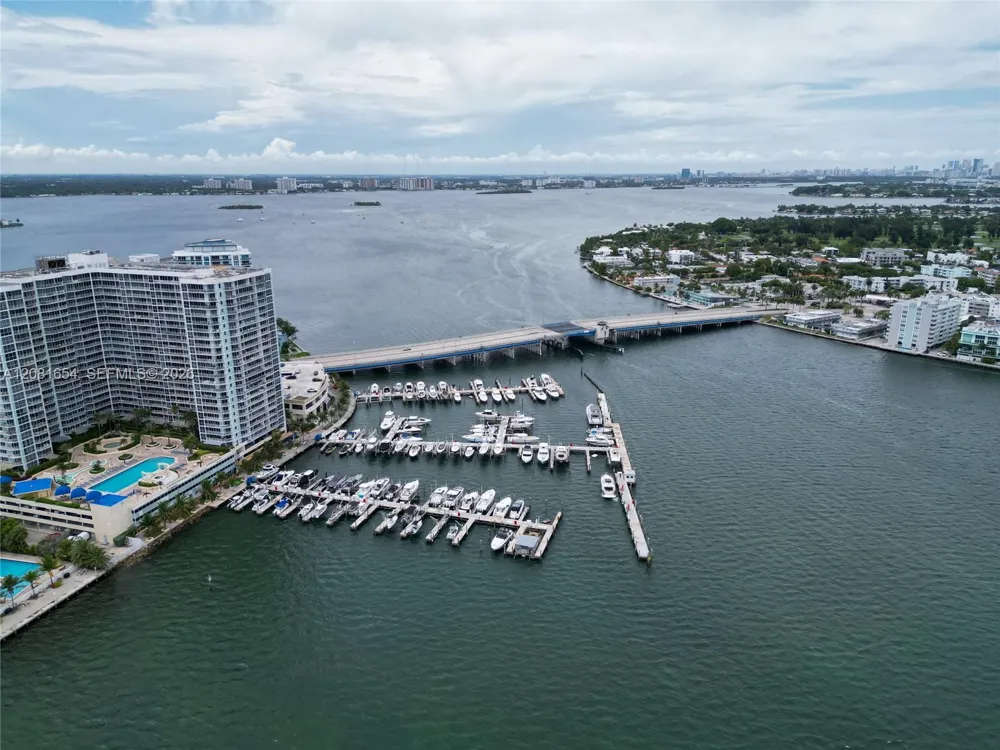 7601 E Treasure Dr North Bay Village, FL 33141