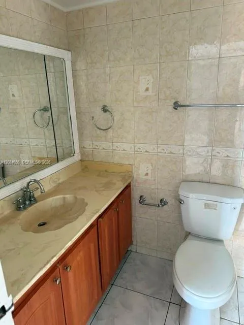 210 172 ST #326 Sunny Isles Beach, FL 33160