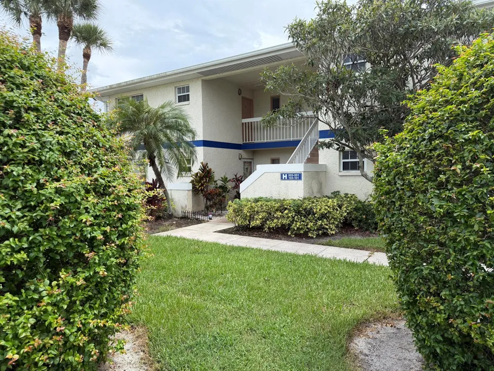 1512 SE ROYAL GREEN CIRCLE #203 Port St. Lucie, FL 34952