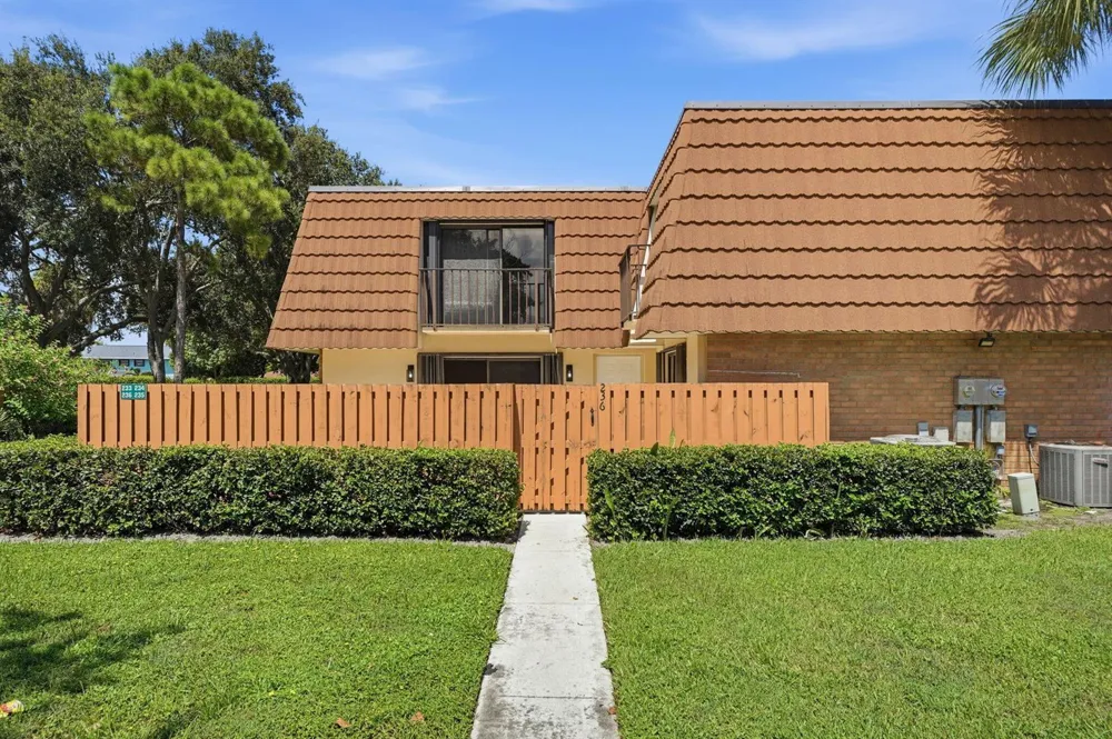 236 Charter Way West Palm Beach, FL 33407