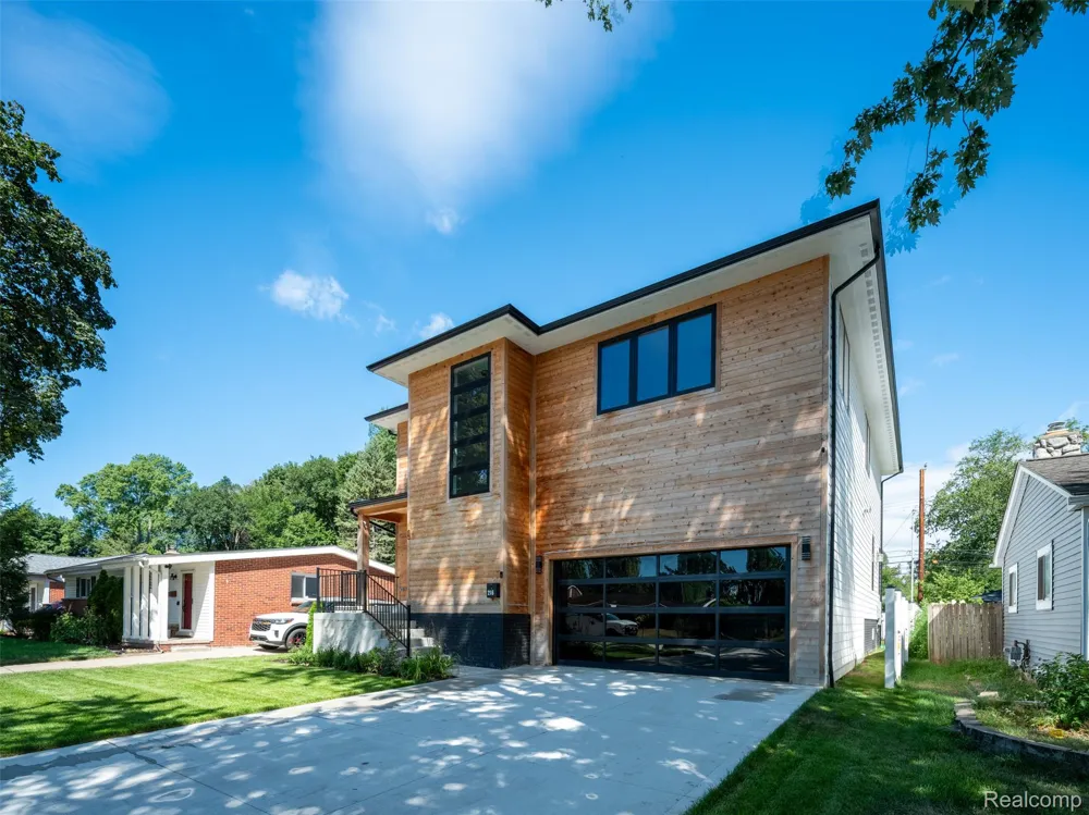 216 W Bloomfield Avenue Royal Oak City, MI 48073
