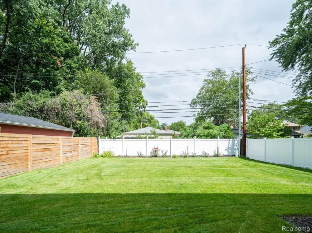 216 W Bloomfield Avenue Royal Oak City, MI 48073