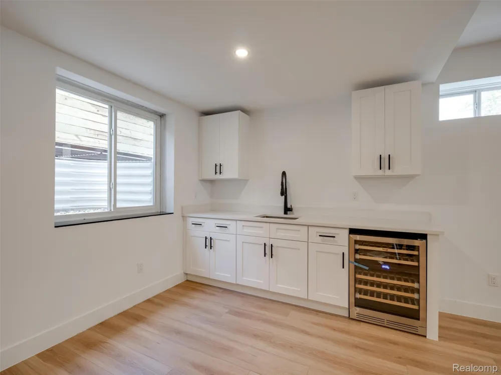 216 W Bloomfield Avenue Royal Oak City, MI 48073