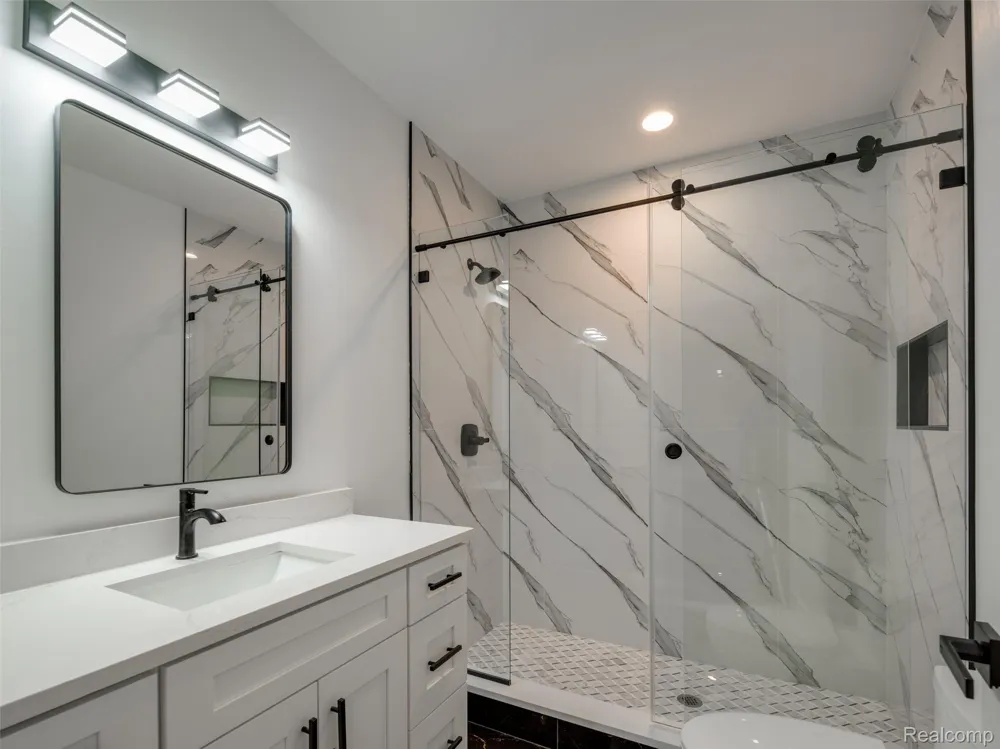 216 W Bloomfield Avenue Royal Oak City, MI 48073