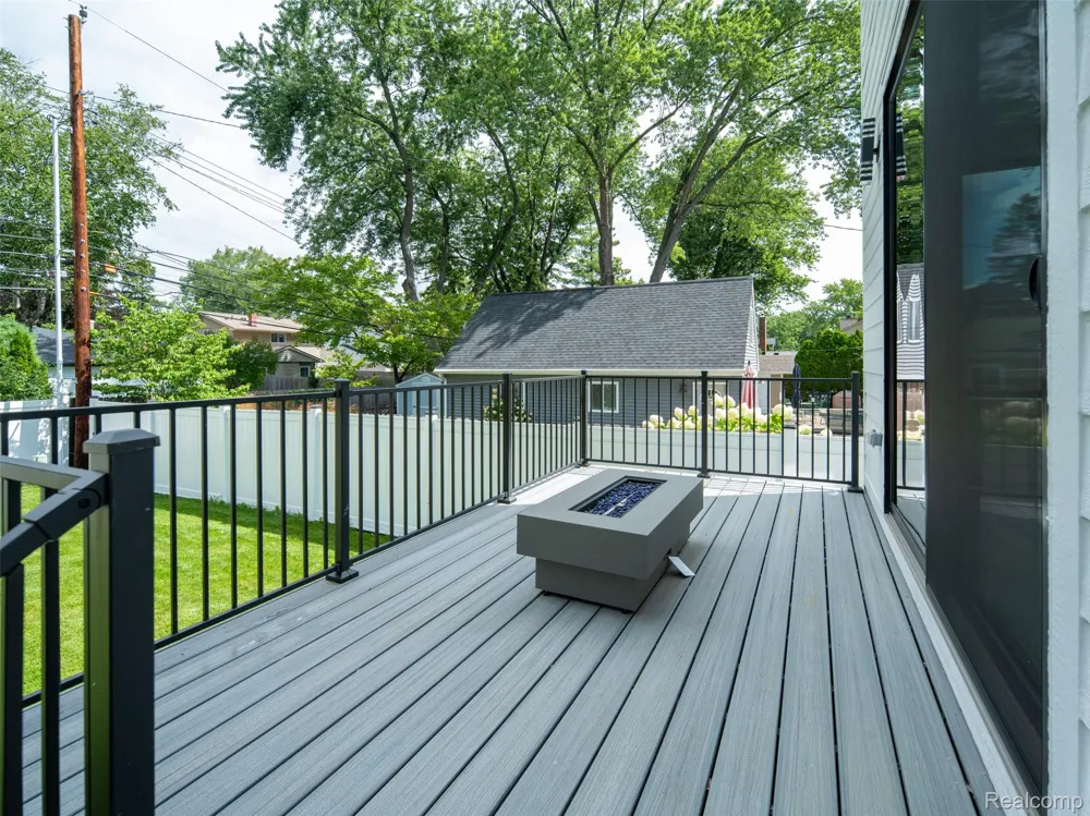 216 W Bloomfield Avenue Royal Oak City, MI 48073