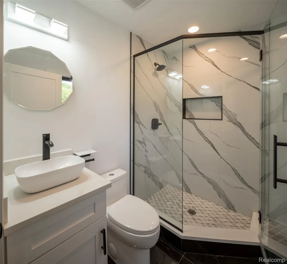 216 W Bloomfield Avenue Royal Oak City, MI 48073