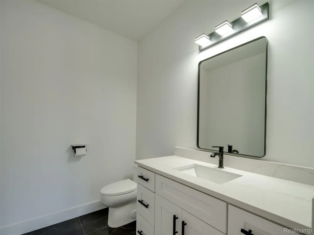 216 W Bloomfield Avenue Royal Oak City, MI 48073