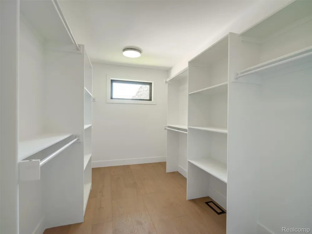 216 W Bloomfield Avenue Royal Oak City, MI 48073