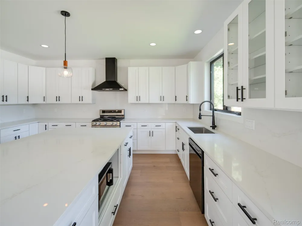 216 W Bloomfield Avenue Royal Oak City, MI 48073
