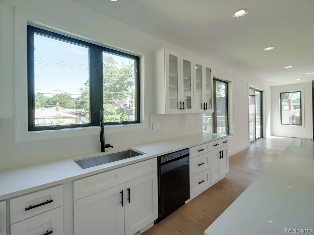 216 W Bloomfield Avenue Royal Oak City, MI 48073