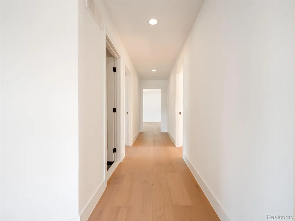 216 W Bloomfield Avenue Royal Oak City, MI 48073