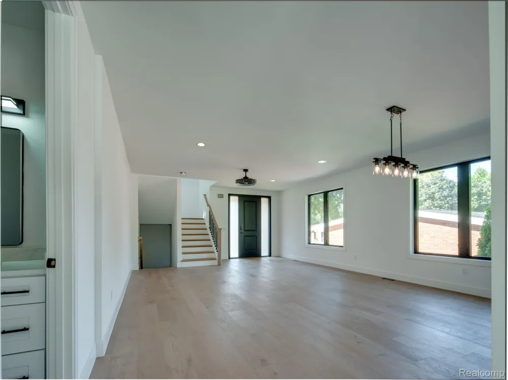 216 W Bloomfield Avenue Royal Oak City, MI 48073