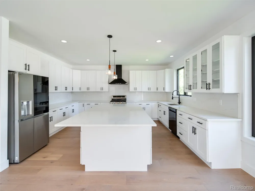 216 W Bloomfield Avenue Royal Oak City, MI 48073