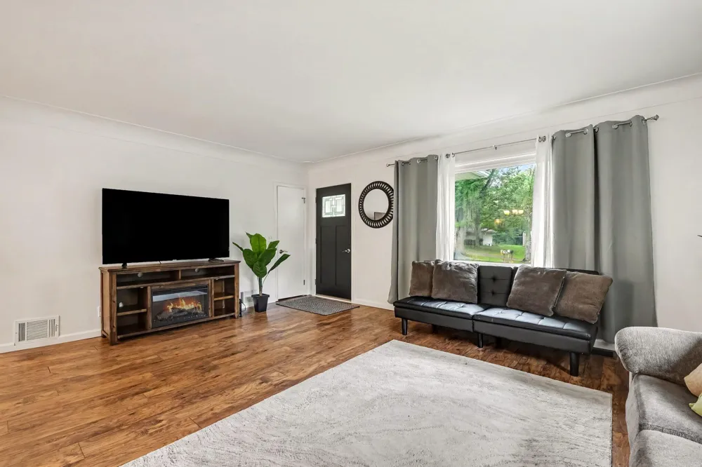 4833 Wakefield Avenue NE Plainfield Charter Township, MI 49321
