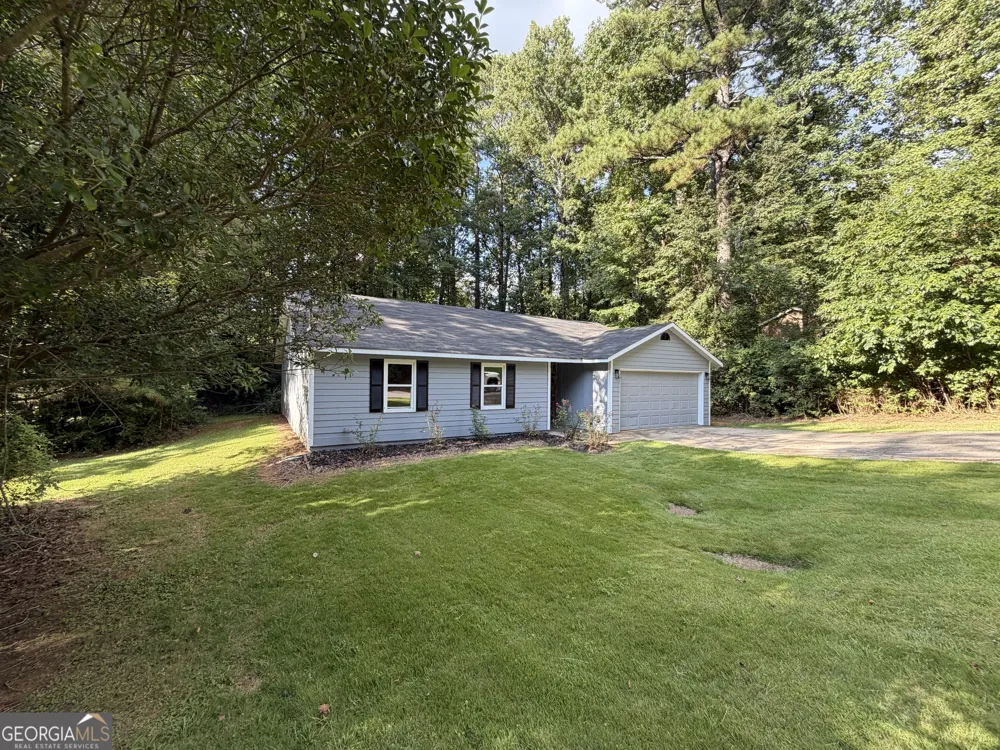 613 Blue Flag LN Fairburn, GA 30213