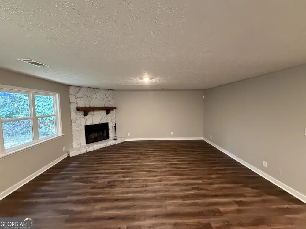 613 Blue Flag LN Fairburn, GA 30213