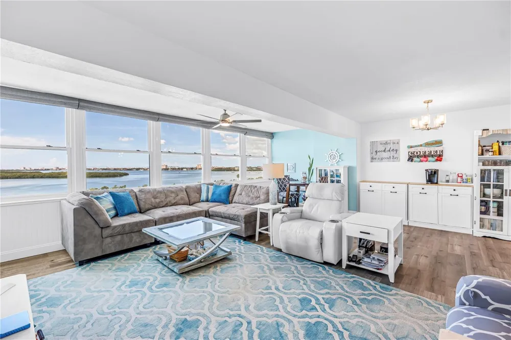 7200 SUNSHINE SKYWAY LANE S #8B St Petersburg, FL 33711