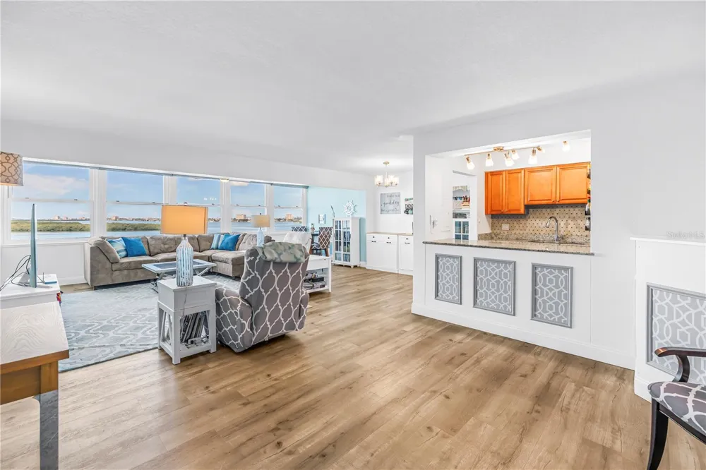 7200 SUNSHINE SKYWAY LANE S #8B St Petersburg, FL 33711