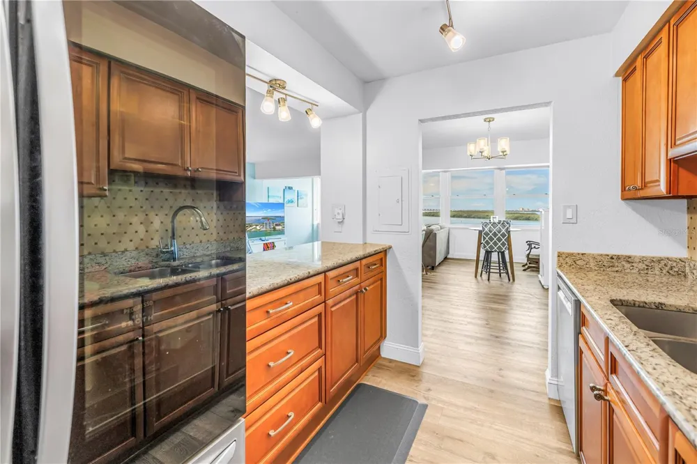 7200 SUNSHINE SKYWAY LANE S #8B St Petersburg, FL 33711