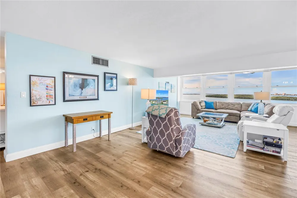 7200 SUNSHINE SKYWAY LANE S #8B St Petersburg, FL 33711