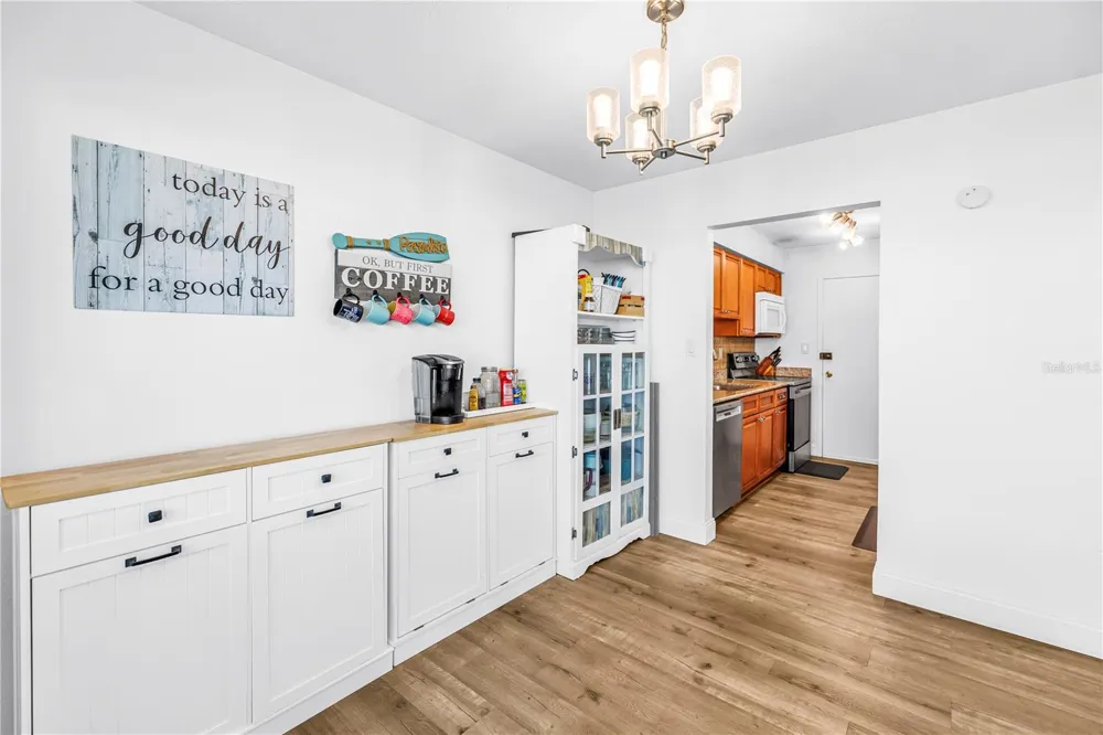 7200 SUNSHINE SKYWAY LANE S #8B St Petersburg, FL 33711